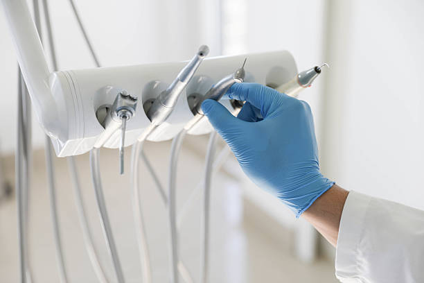 Professional Tooth Extraction technician working in Rosemont, IL